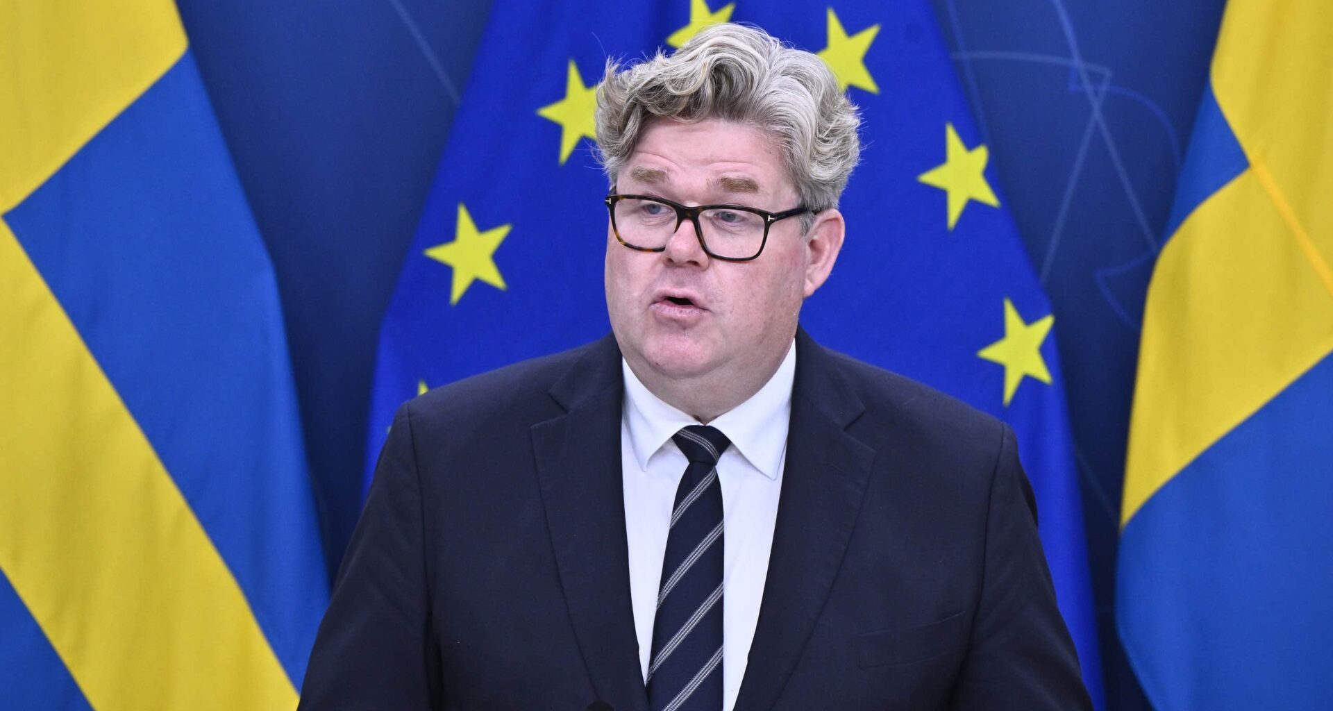 Regeringen vill göra det straffbart att vara med i kriminella gäng | Politik