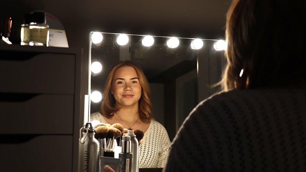 UllaBritta beskriver sin kanal som feministisk och vill gärna finnas till som en slags ”storasyster” för sina följare. 