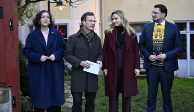 Tidö-partierna håller pressträff från mötet i Kristerssons hem