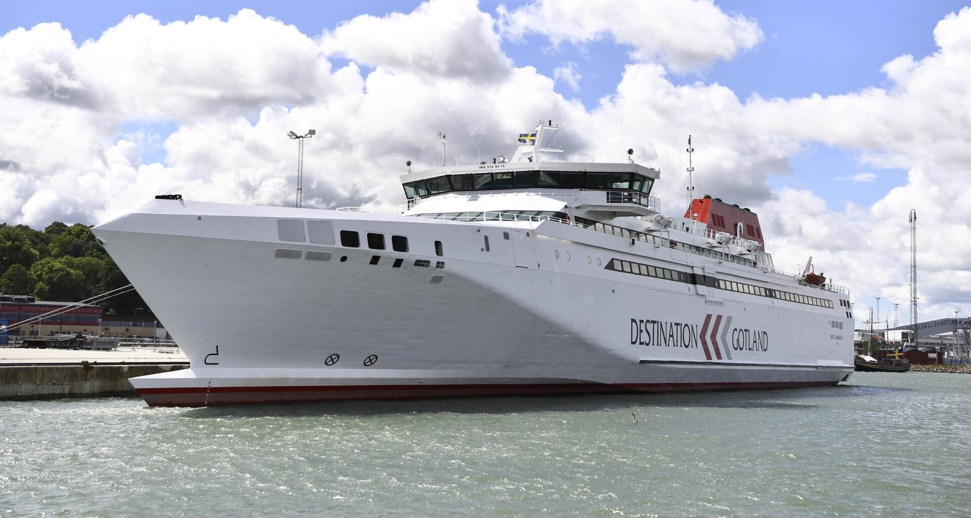 C vill halvera priset på Gotlandsfärjan