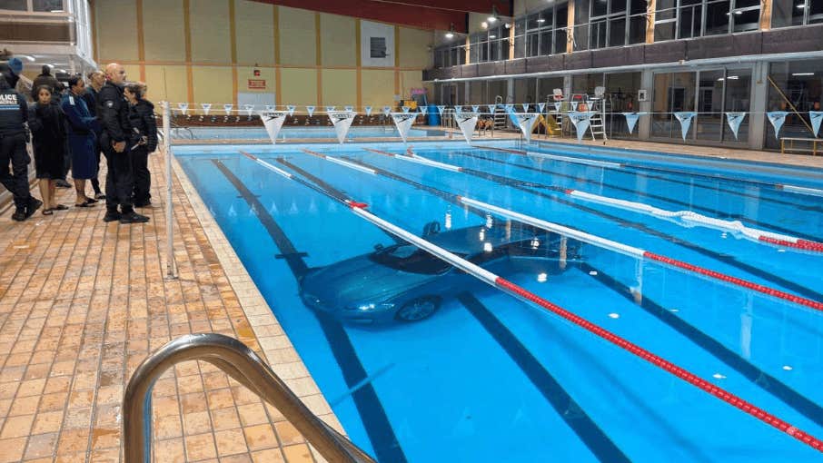 Gjorde enkelt misstag –
totalkvaddade lyxbilen