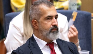 Bostadspolitiske talespersonen Alireza Akhondi utreds för byggen