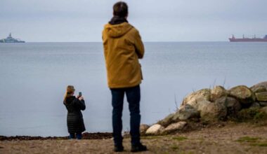 Sanktionerat ryskt fartyg med maskinhaveri ankrade i Skåne | Utrikes
