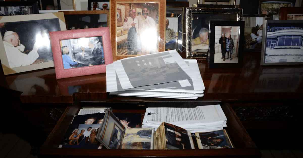 Borttagen Epsteinbild på Trump tillbaka | Utrikes