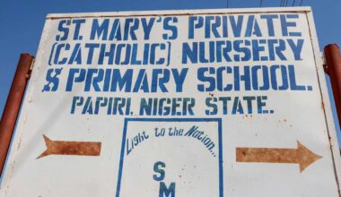 130 kidnappade skolbarn fria | Utrikes