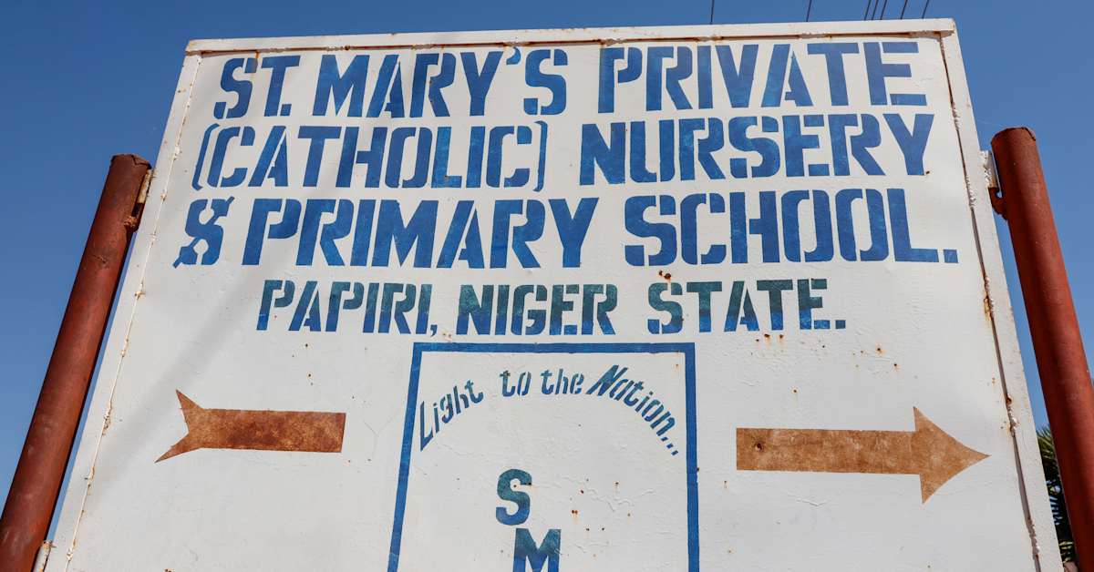 130 kidnappade skolbarn fria | Utrikes