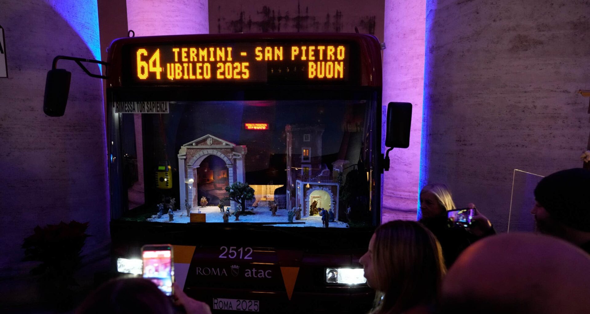 Se krubborna som intar Vatikanen | Världen