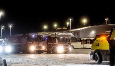 Två plan drev in i snödriva i Kittilä till följd av hård vind | Inrikes