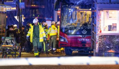Buss har kört in i byggnad i södra Stockholm – sju skadade