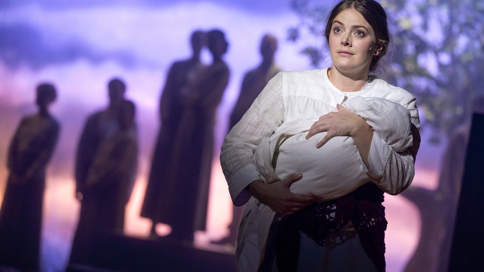 Sofia Dalén fick äntligen se ”Kristina från Duvemåla” 2025 – och Matilda Ambré får spela huvudrollen 2026. Bild från Teater Västernorrlands uppsättning.