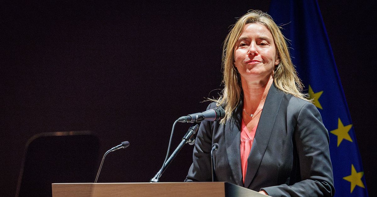 EU:s tidigare utrikeschef gripen i polistillslag