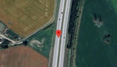 En stillastående personbil orsakar ett körfält blockerat på E4 - UNT