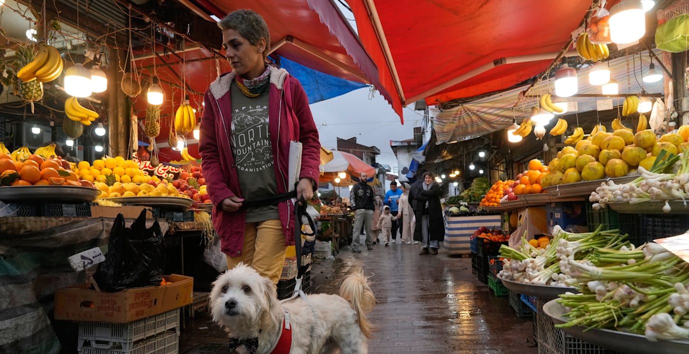 Iran lättar på klädregler – och avrättar rekordmånga