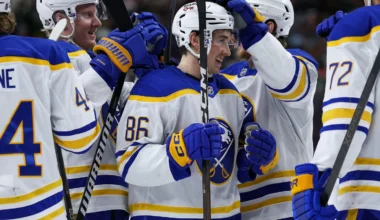 Noah Östlund kallades upp till NHL – blev målskytt direkt