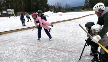 Folkfest på allmänhetens åkning - Skillingaryd