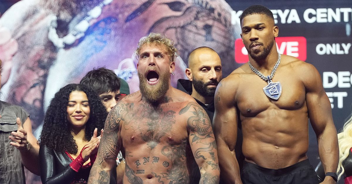 Boxning: Anthony Joshuas varning till Jake Paul på invägningen: ”Jag kommer att spöa skiten ur dig”