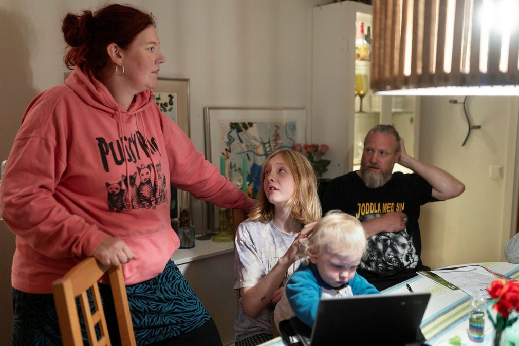 ”Vi har sjungit ganska mycket, barnen och jag, jag har alltid blivit skolad med rullande r så de har hört det från mig också, men sen var det ju förskolepersonalen, några pratade skånska, men inte så grov skånska och några pratade ingen skånska alls,” säger Ellen.