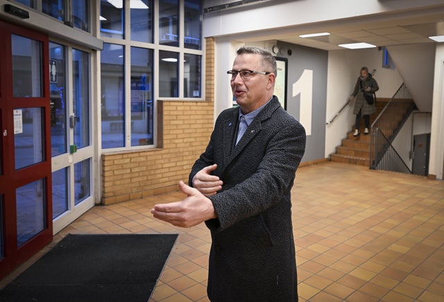 Johan Edvardsson, SD, ser en risk att färre har råd med bil när avgifterna höjs.