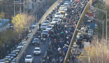 Irans regim skräms av protester – lovar dialog