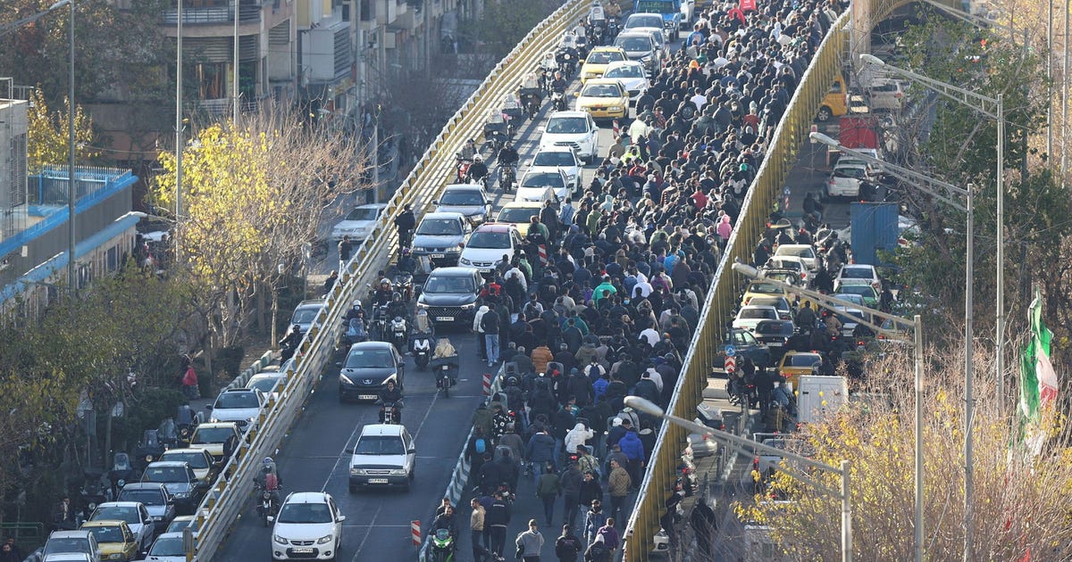 Irans regim skräms av protester – lovar dialog