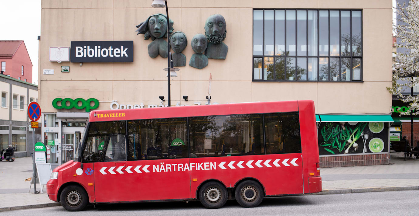 Äldre ringer till Senegal – för att beställa bussen
