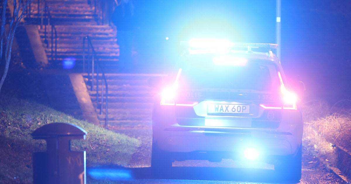 Polisjakt efter mordförsök i södra Stockholm