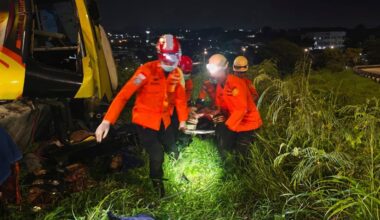 Många döda i busskrasch på ön Java