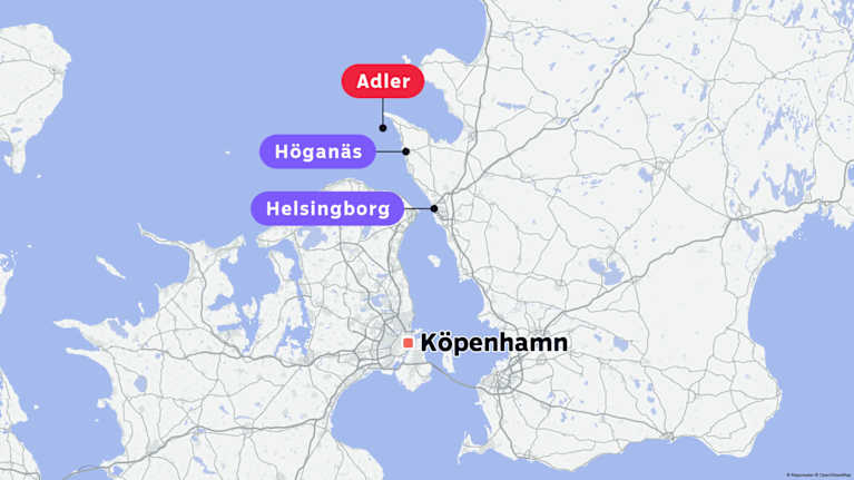 En karta över sundet mellan Sverige och Danmark. Städerna Höganäs och Helsingborg är utmärkta på kartan, samt fartyget Adler strax utanför Höganäs. 