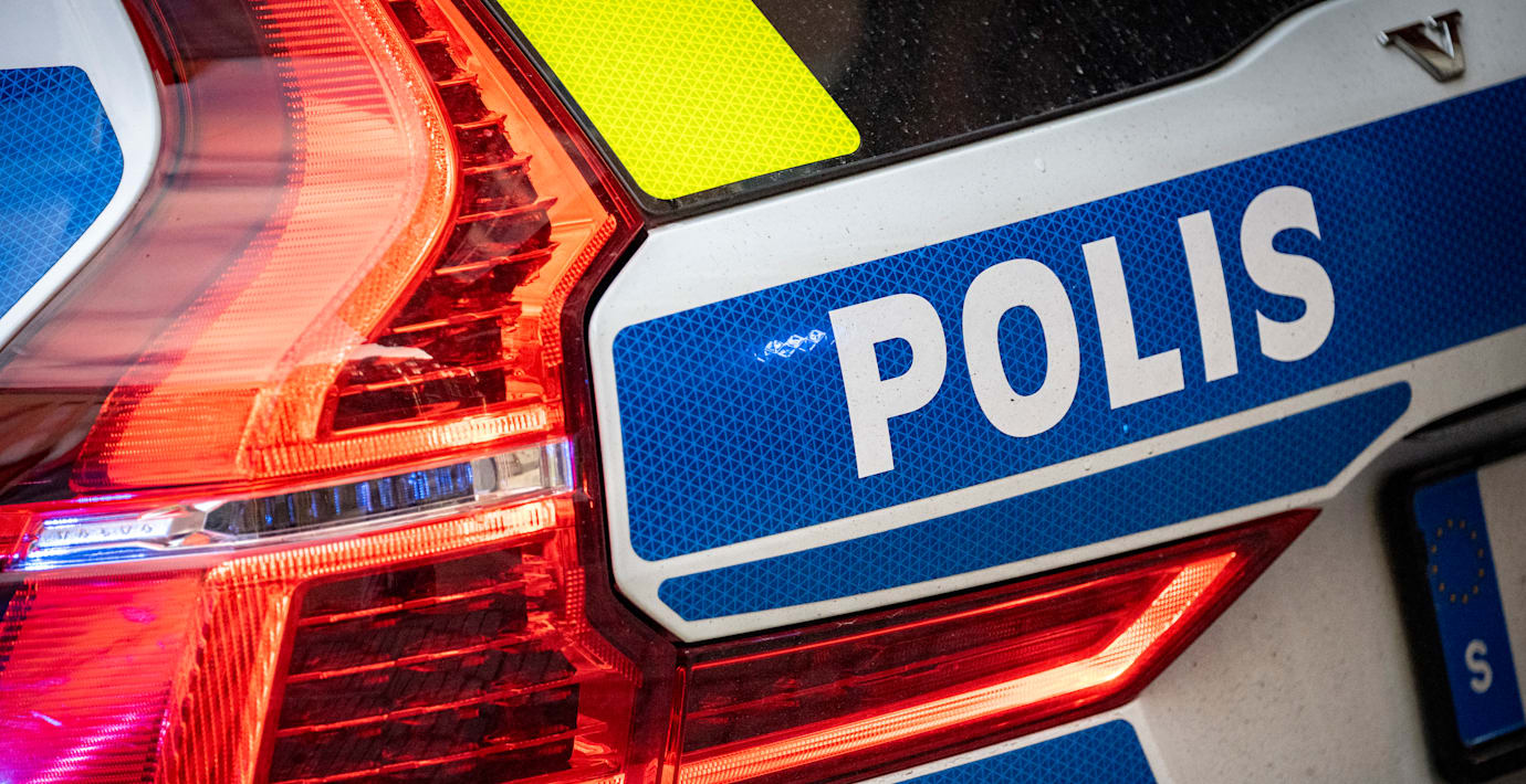 Polis får sparken för misshandel av flickvännen