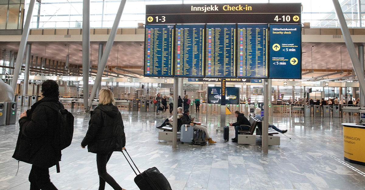 Hade sex på busshållplats vid Oslo flygplats i Norge