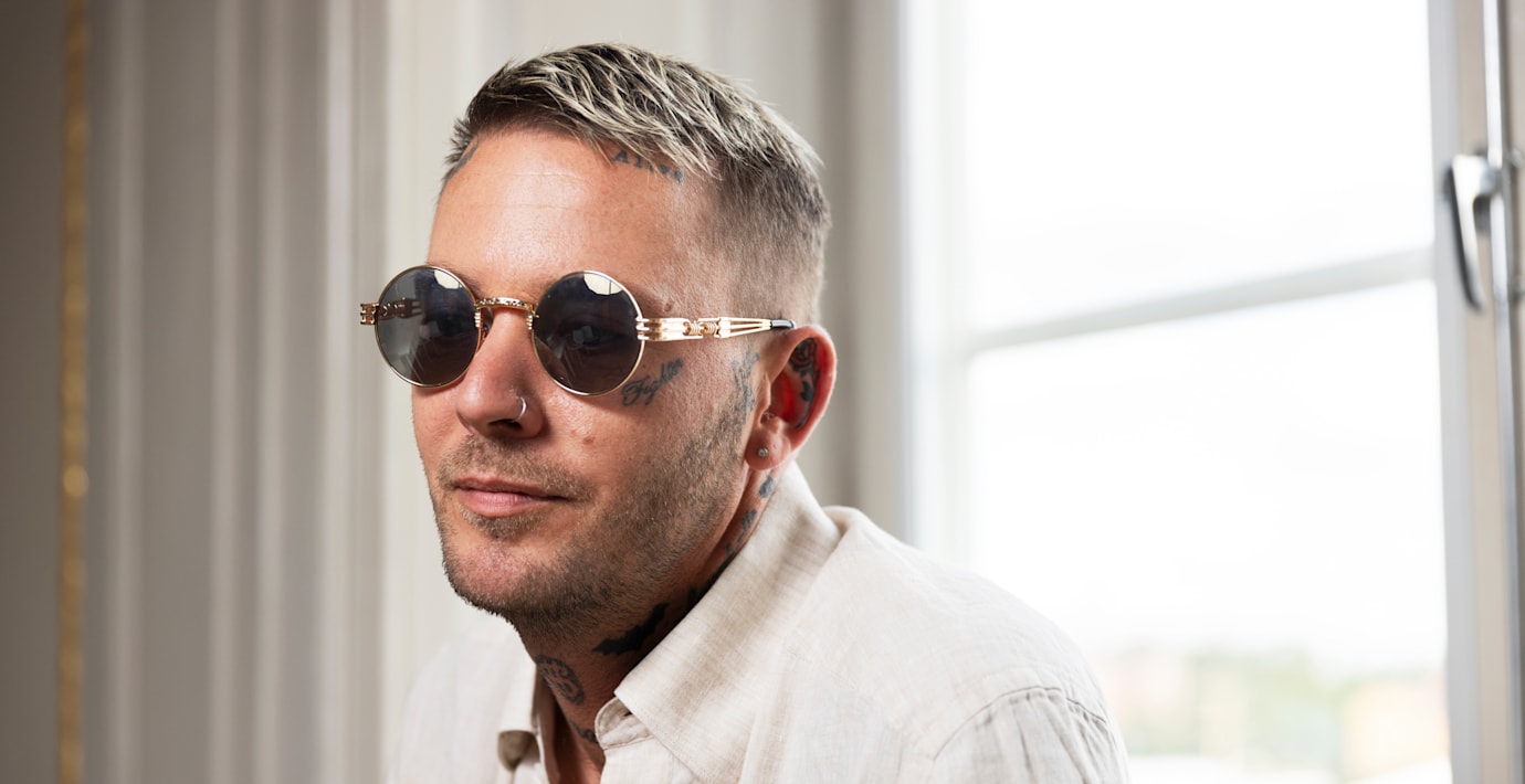 Därför gräver SVT i Joakim Lundells barndomstrauman