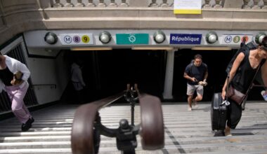 Tre kvinnor knivhuggna i Paris t-bana – en gripen