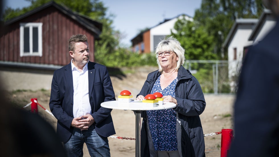 I maj tryckte kommunalråden Joakim Karlsson (M) och Lena Wallentheim (S) symboliskt i gång saneringen.