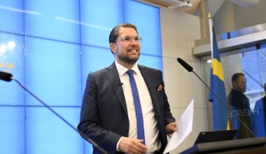 SD rusar i opinionen och tar väljare från S