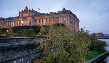 M-politiker dolde aktieköp – bjöd in bolag till riksdagen