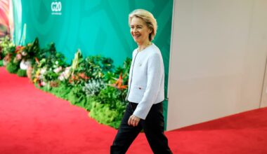 von der Leyen till motattack mot USA:s nya strategi