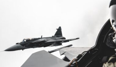 Saab klättrar på listan över världens militärjättar