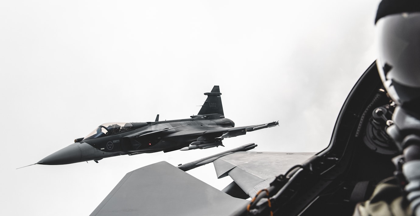 Saab klättrar på listan över världens militärjättar