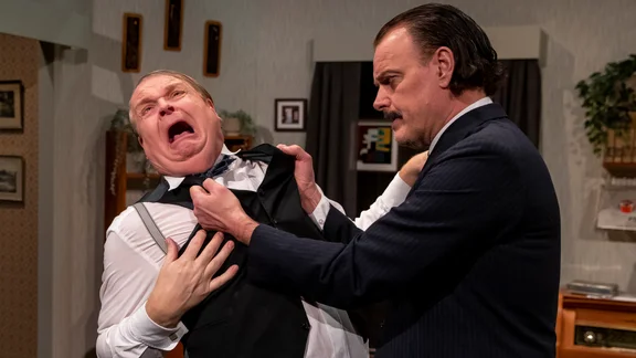 Föreställningen spelas på Sagateatern fram till den 1 februari.