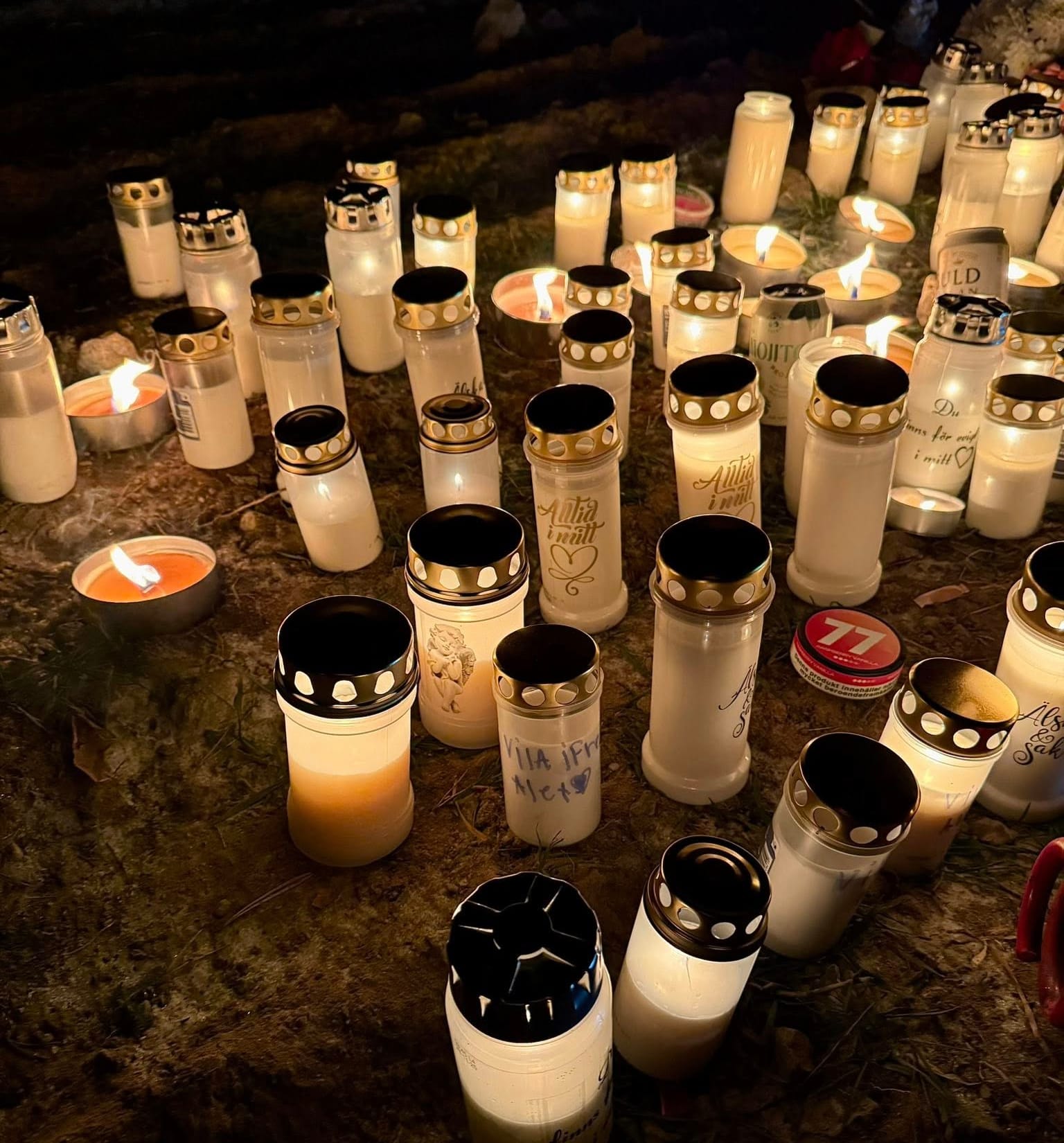 På söndagskvällen ordnade vännerna en minnesstund. 