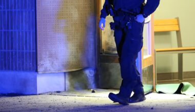 Smäll vid flerfamiljshus i Älvsjö