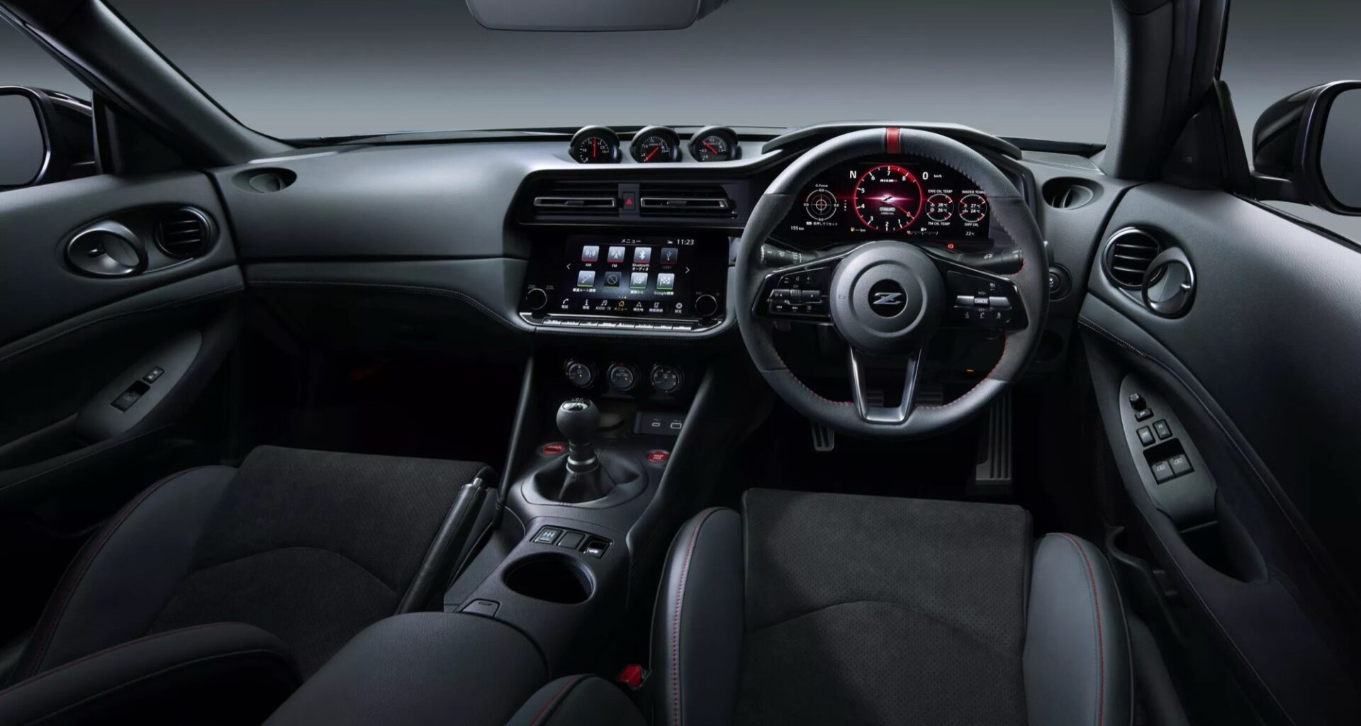 Första titten på Nissan Z Nismo med manuell låda. Lär lyfta körkänslan.