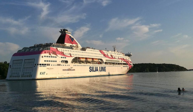 Aftonbladet: Man klättrade ner i maskinrum i färja – ”Gick bananas” - Hufvudstadsbladet