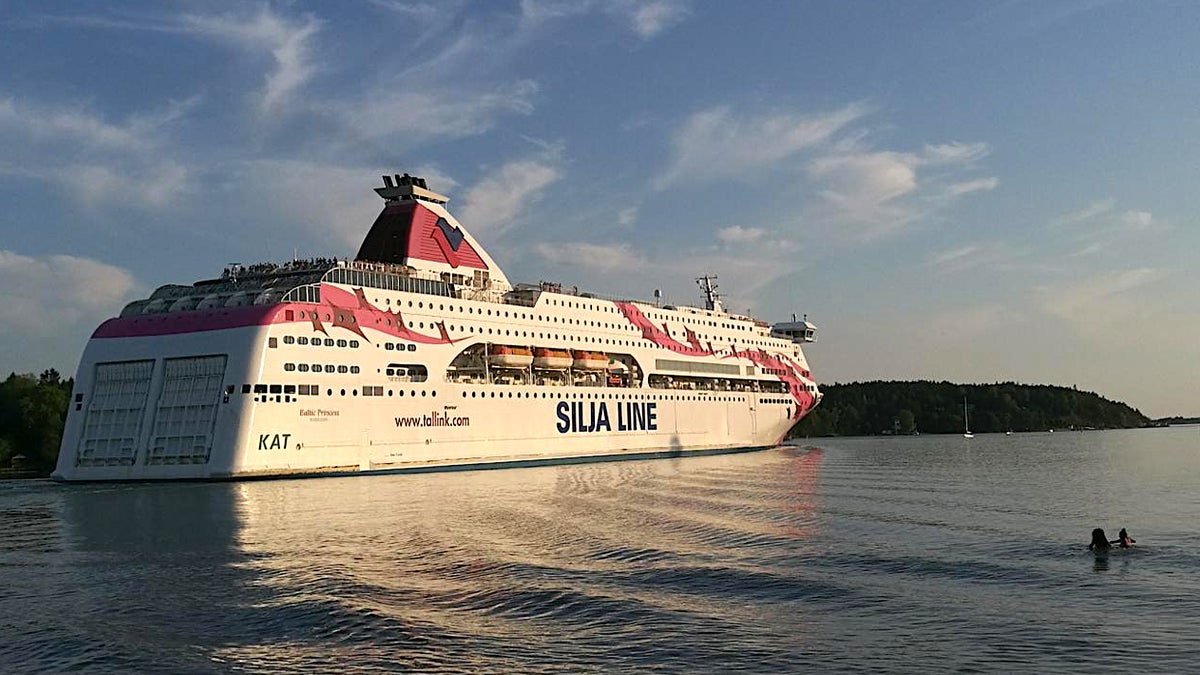 Aftonbladet: Man klättrade ner i maskinrum i färja – ”Gick bananas” - Hufvudstadsbladet