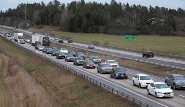 Vägarbete mitt i jultrafiken proppade igen E4 söder om Södertälje