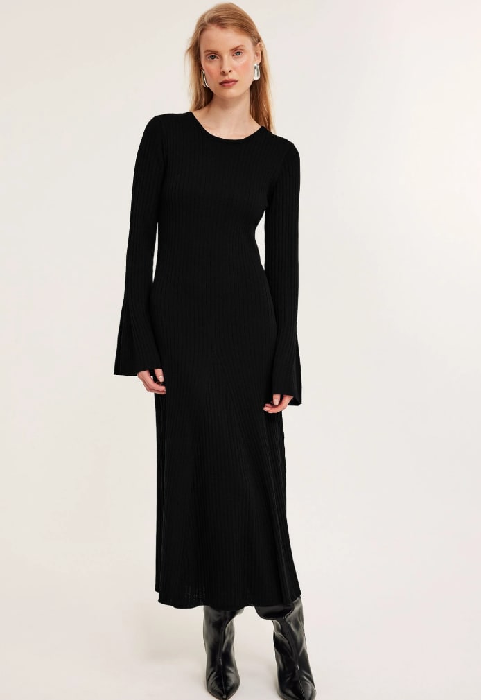 Finstickad klänning svart