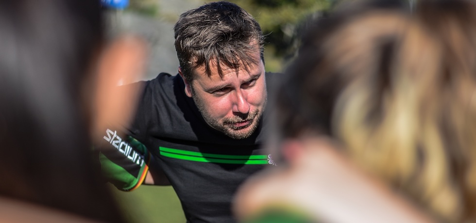 Viktor Duvald Karlsson lämnar posten som huvudtränare för damlaget