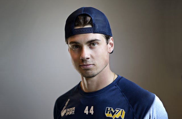 Backen Hugo Fransson använder gärna DJ-funktionen i Spotify. 