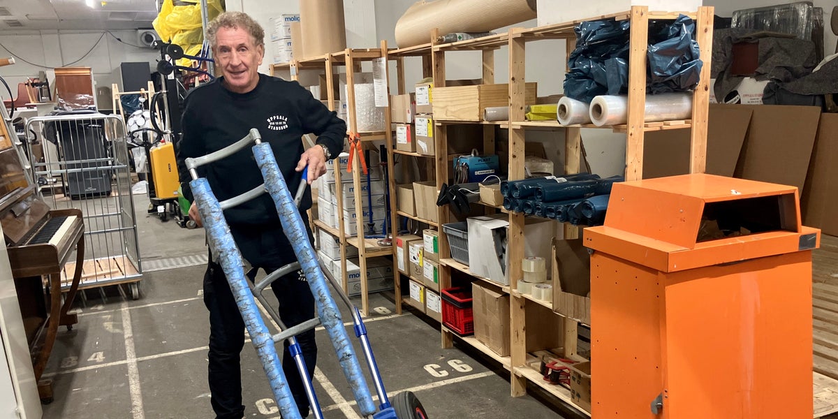 Svante Nilsson jobbar heltid vid 80 års ålder