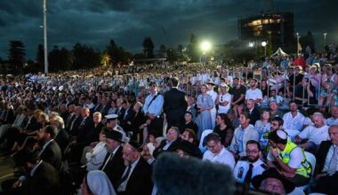 DN Direkt – Tusentals samlades på Bondi Beach för att hedra offren